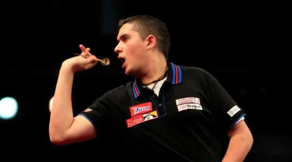 jamie lewis met pijl
